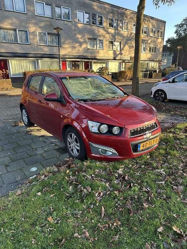 Rood Gebruikt 2012 Chevrolet Aveo LT Hatchback | € 2.000 (Goede deal) - Afbeelding 1/4