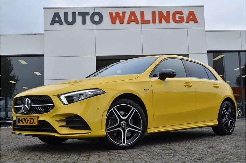 Geel Gebruikt 2020 Mercedes A250 Business Hatchback | € 23.900 (Goede deal) - Afbeelding 1/4