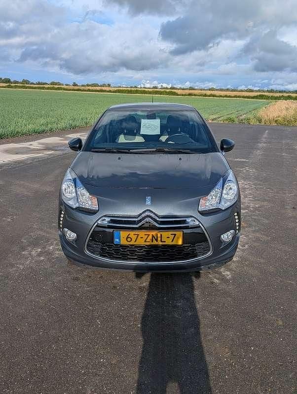 Grijs Gebruikt 2013 Citroën DS3 So Chic Hatchback | € 4.299 (Super prijs) - Afbeelding 1/4