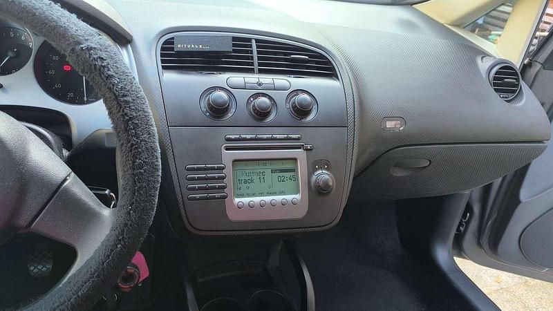 Zilver Gebruikt 2006 Seat Altea MPV | € 2.000 (Goede deal) - Afbeelding 1/4