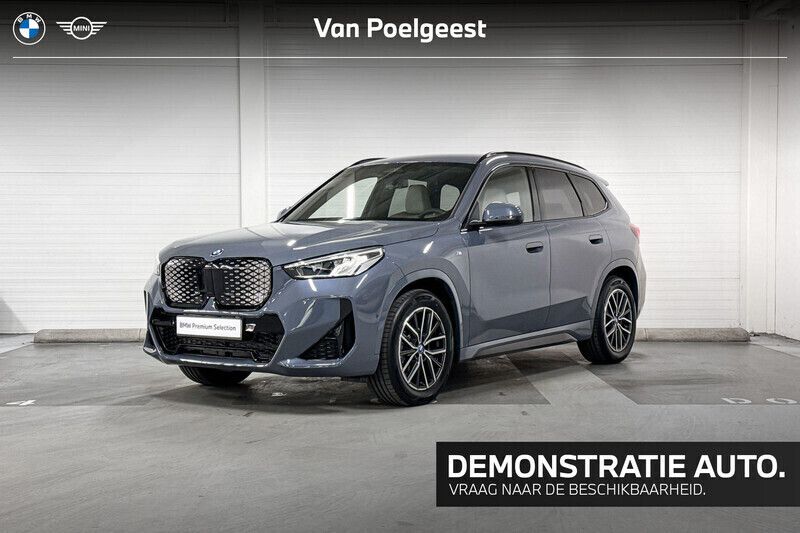 Storm bay (donker grijs) Gebruikt 2025 BMW iX1 M Sport SUV | € 42.900 - Afbeelding 1/4