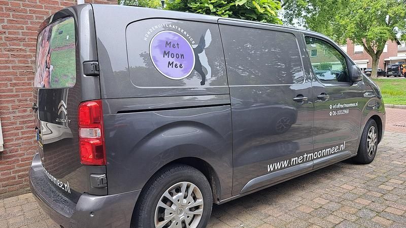 Grijs (metallic) Gebruikt 2018 Citroën Jumpy Business Class | € 14.500 (Goede deal) - Afbeelding 1/4