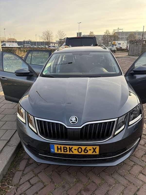 Grijs Occasion 2017 Skoda Octavia Stationwagen | € 14.250 (Eerlijke prijs) - Afbeelding 1/4