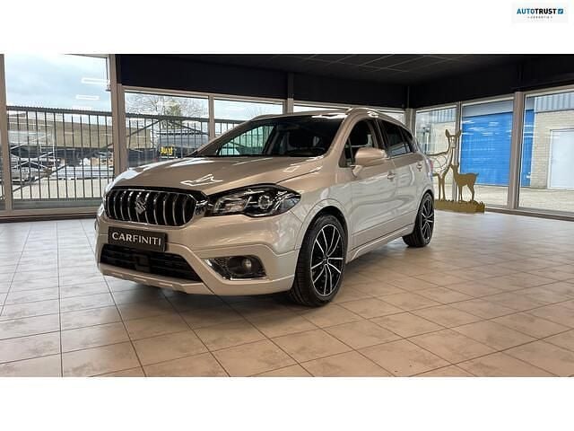 Grijs (metallic) Gebruikt 2022 Suzuki SX4 S-Cross Style SUV | € 17.900 (Super prijs) - Afbeelding 1/4