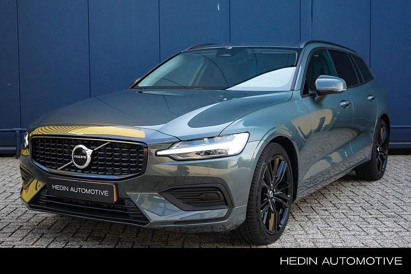 Groen Gebruikt 2025 Volvo V60 Stationwagen | € 49.995 - Afbeelding 1/4