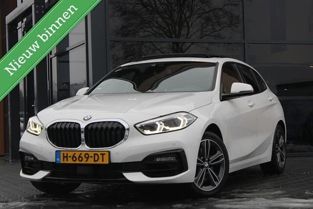 Wit Occasion 2020 BMW 118 Hatchback | € 21.450 (Goede deal) - Afbeelding 1/4