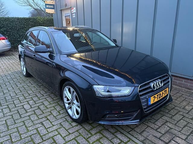 Blauw (metallic) Occasion 2014 Audi A4 Business Stationwagen | € 10.450 (Goede deal) - Afbeelding 1/4