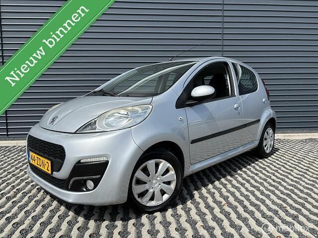 Grijs Gebruikt 2012 Peugeot 107 Active Hatchback | € 4.430 (Eerlijke prijs) - Afbeelding 1/4