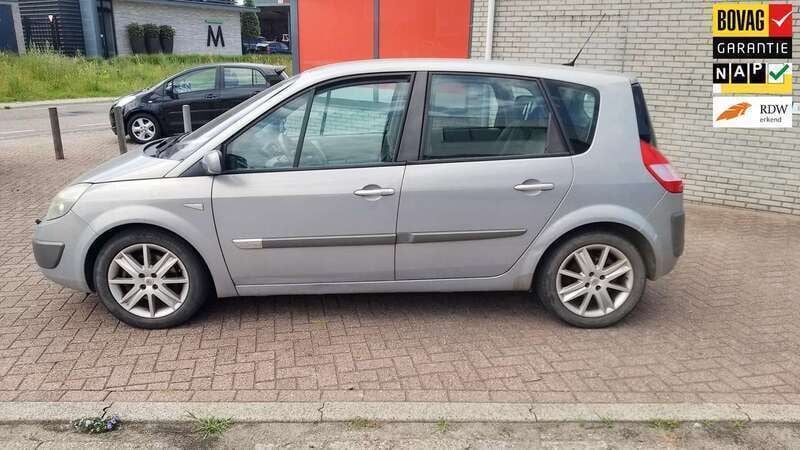 Geel, metallic lak Gebruikt 2003 Renault Scénic Luxe MPV | € 2.290 (Iets duurder) - Afbeelding 1/4