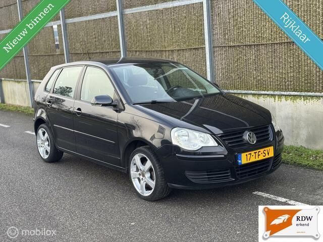 Zwart Gebruikt 2006 VW Polo Hatchback | € 3.999 (Eerlijke prijs) - Afbeelding 1/4