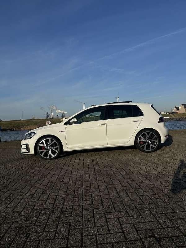 Occasion 2017 VW Golf GTI Sedan | € 20.900 (Eerlijke prijs) - Afbeelding 1/4
