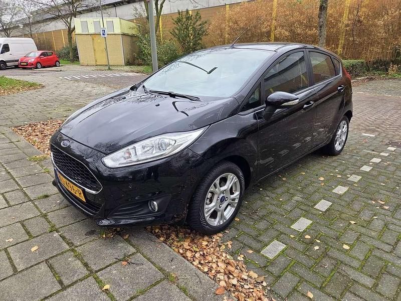 Zwart Occasion 2017 Ford Fiesta Style Hatchback | € 7.500 (Eerlijke prijs) - Afbeelding 1/4
