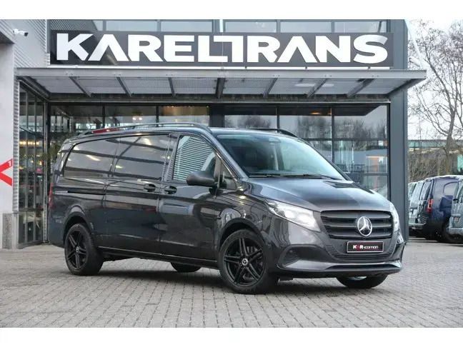 Zwart Nieuw 2024 Mercedes Vito MPV | € 59.950 (Duur) - Afbeelding 1/4