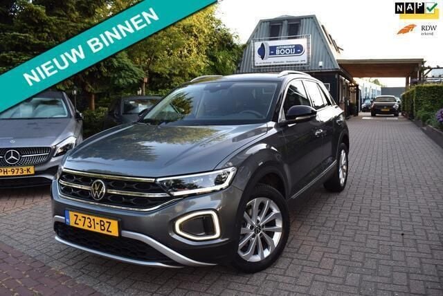 Grijs Gebruikt 2023 VW T-Roc R-line SUV | € 24.745 (Eerlijke prijs) - Afbeelding 1/4