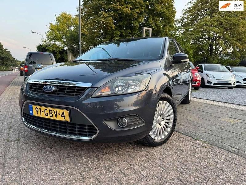 Grijs Gebruikt 2008 Ford Focus Titanium Hatchback | € 1.995 (Goede deal) - Afbeelding 1/4
