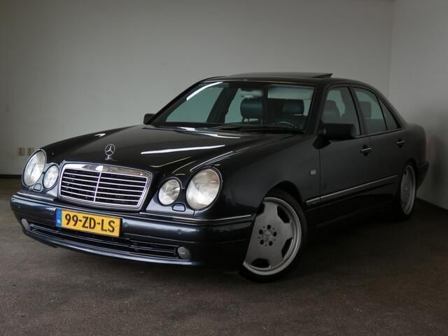 Zwart, metallic lak Gebruikt 1996 Mercedes E50 AMG AMG Sedan | € 18.950 - Afbeelding 1/4