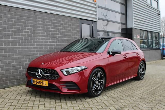 Occasion Mercedes A180 AMG line 136 PK (100 kW) 2022 Rood Hatchback