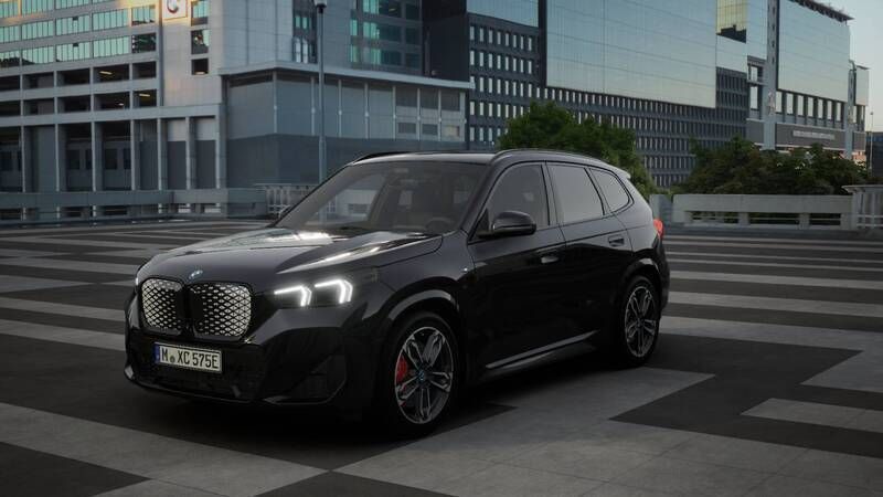 Zwart, metallic lak Nieuw 2025 BMW iX1 Executive SUV | € 59.811 (Super prijs) - Afbeelding 1/4