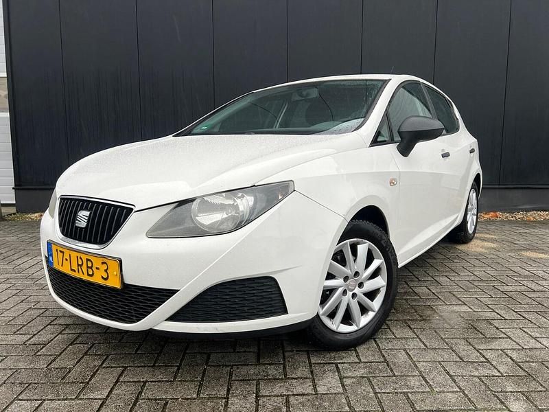 Wit Gebruikt 2010 Seat Ibiza Hatchback | € 2.495 (Eerlijke prijs) - Afbeelding 1/4