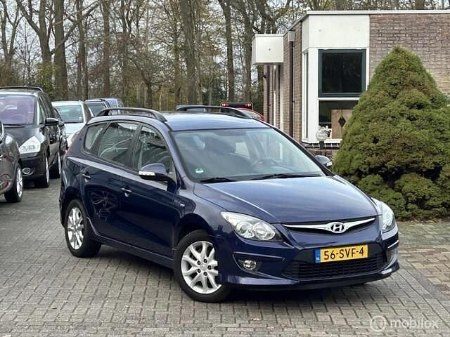 Blauw (metallic) Gebruikt 2012 Hyundai i30 Stationwagen | € 3.555 (Super prijs) - Afbeelding 1/4