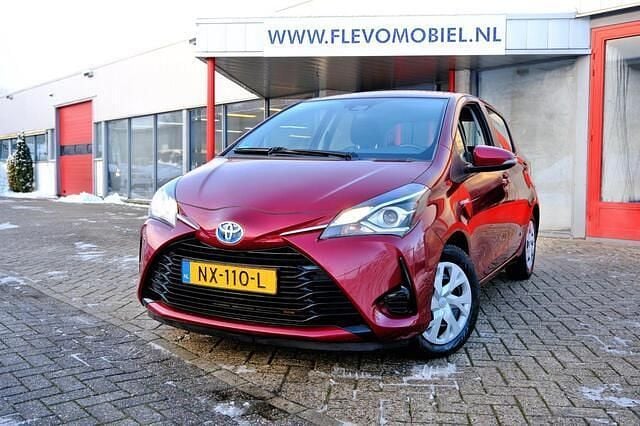 Rood Occasion 2017 Toyota Yaris Hatchback | € 12.750 (Goede deal) - Afbeelding 1/4