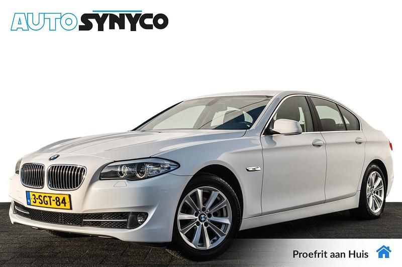 Wit Occasion 2013 BMW 520 Comfort Edition Sedan | € 12.450 (Eerlijke prijs) - Afbeelding 1/4