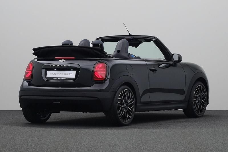 Nieuw Mini Cooper Cabriolet Favoured 165 PK (121 kW) 2025 Zwart Cabriolet