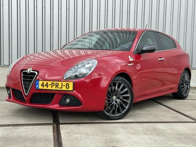 Rood Gebruikt 2011 Alfa Romeo Giulietta Quadrifoglio Verde Hatchback | € 7.995 (Eerlijke prijs) - Afbeelding 1/4