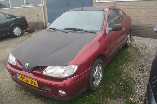 Rood Gebruikt 1996 Renault Mégane | € 1.150 - Afbeelding 1/4