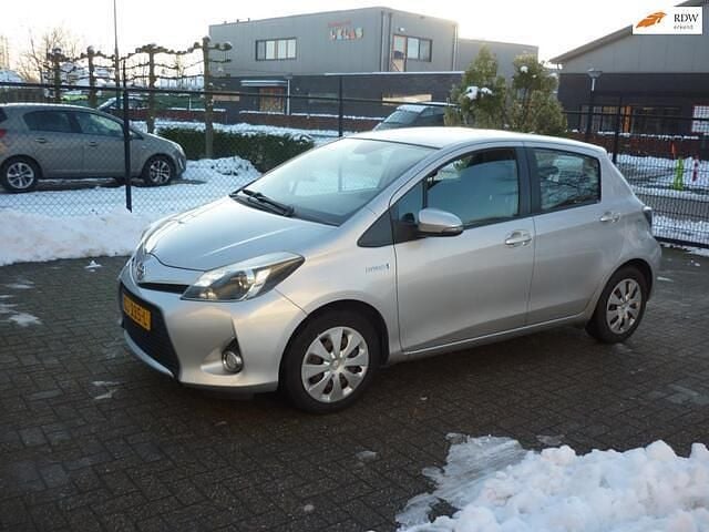 Grijs Occasion 2013 Toyota Yaris Hatchback | € 9.250 (Eerlijke prijs) - Afbeelding 1/4
