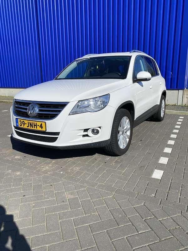 Wit Gebruikt 2009 VW Tiguan Sport SUV | € 6.000 (Iets duurder) - Afbeelding 1/4