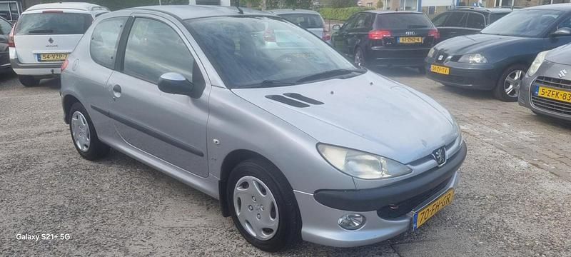 Grijs Gebruikt 2000 Peugeot 206 Hatchback | € 600 - Afbeelding 1/4