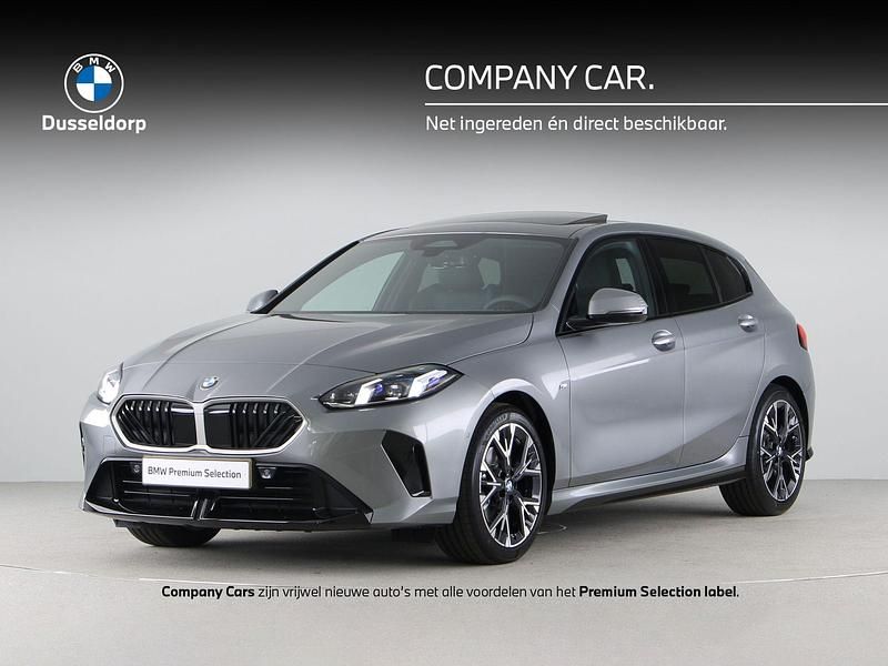 Grijs, metallic lak Gebruikt 2025 BMW 120 M Sport Hatchback | € 43.900 (Goede deal) - Afbeelding 1/4