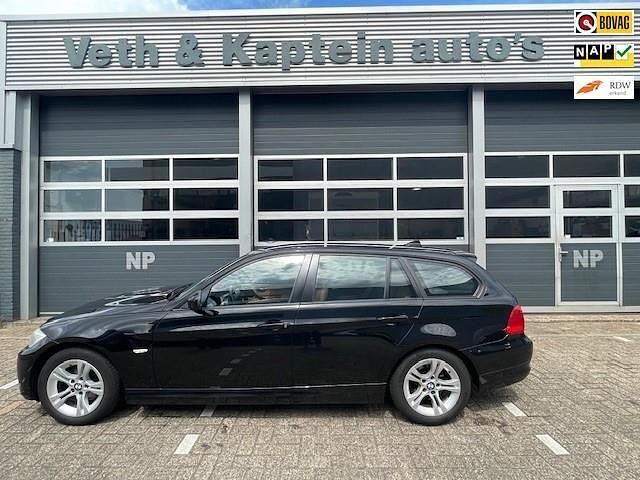 Zwart Gebruikt 2013 BMW 318 Luxury Line Stationwagen | € 5.000 (Eerlijke prijs) - Afbeelding 1/4