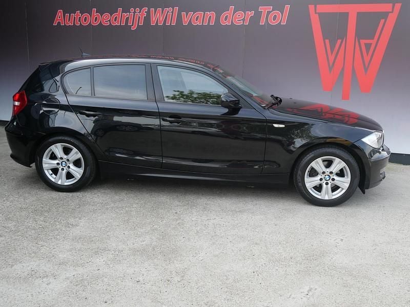 Zwart Gebruikt 2010 BMW 116 Hatchback | € 4.490 (Goede deal) - Afbeelding 1/4