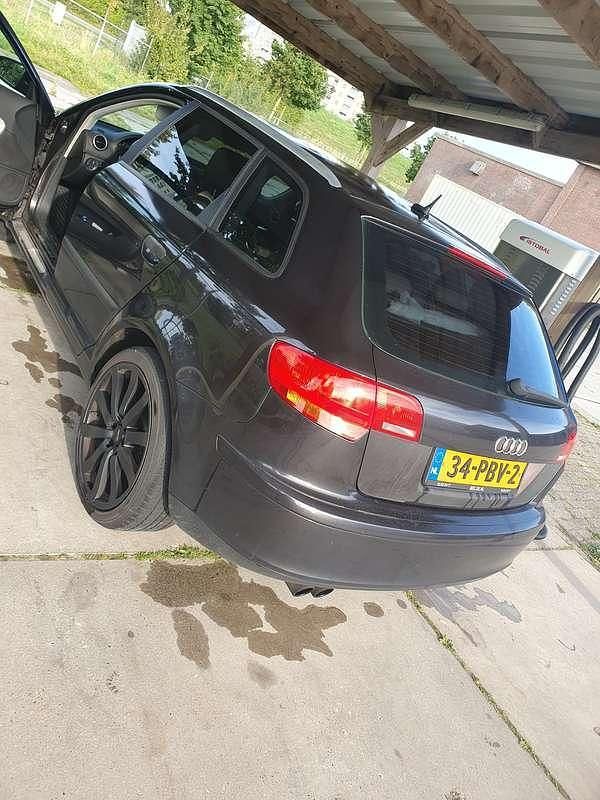 Bruin Gebruikt 2005 Audi A3 Ambition Hatchback | € 1.749 (Super prijs) - Afbeelding 1/4