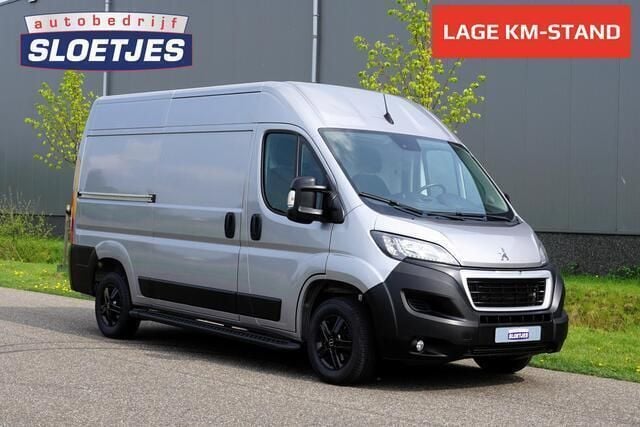 Grijs Gebruikt 2022 Peugeot Boxer Van | € 21.450 (Eerlijke prijs) - Afbeelding 1/4