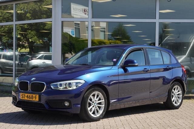 Blauw, metallic lak Gebruikt 2018 BMW 118 Executive Hatchback | € 13.950 (Super prijs) - Afbeelding 1/4