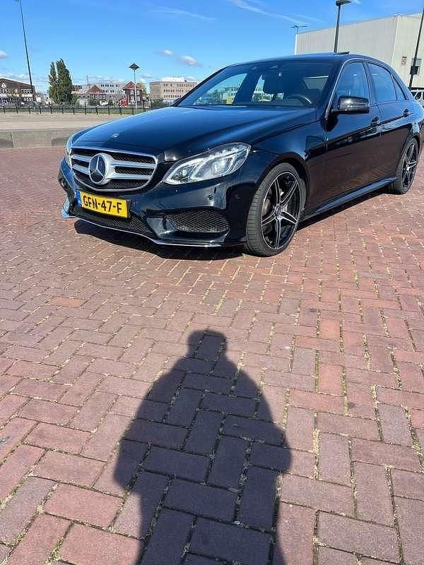 Zwart Occasion 2016 Mercedes E400 Sedan | € 26.500 (Goede deal) - Afbeelding 1/4