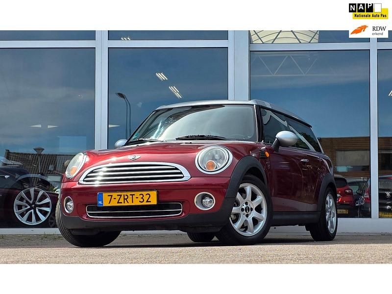 Rood, metallic lak Gebruikt 2008 Mini Cooper Clubman Stationwagen | € 2.644 (Eerlijke prijs) - Afbeelding 1/3