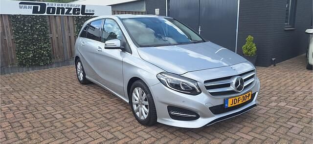 Grijs Gebruikt 2016 Mercedes B200 Prestige MPV | € 15.945 (Eerlijke prijs) - Afbeelding 1/4