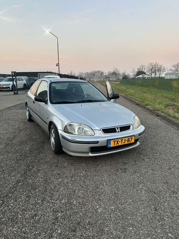 Gebruikt 1998 Honda Civic LS Sedan | € 1.350 - Afbeelding 1/4