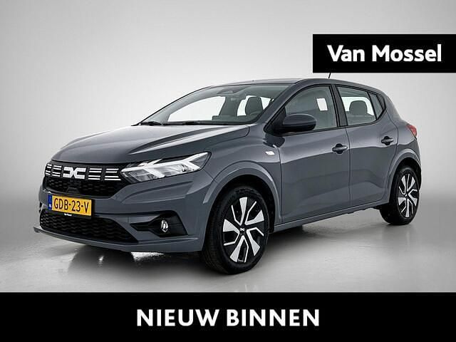 Grijs Gebruikt 2024 Dacia Sandero Expression Hatchback | € 18.440 (Eerlijke prijs) - Afbeelding 1/4