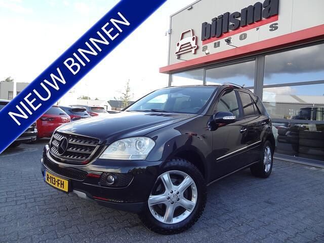 Zwart Gebruikt 2007 Mercedes 320 SUV | € 9.999 (Duur) - Afbeelding 1/4