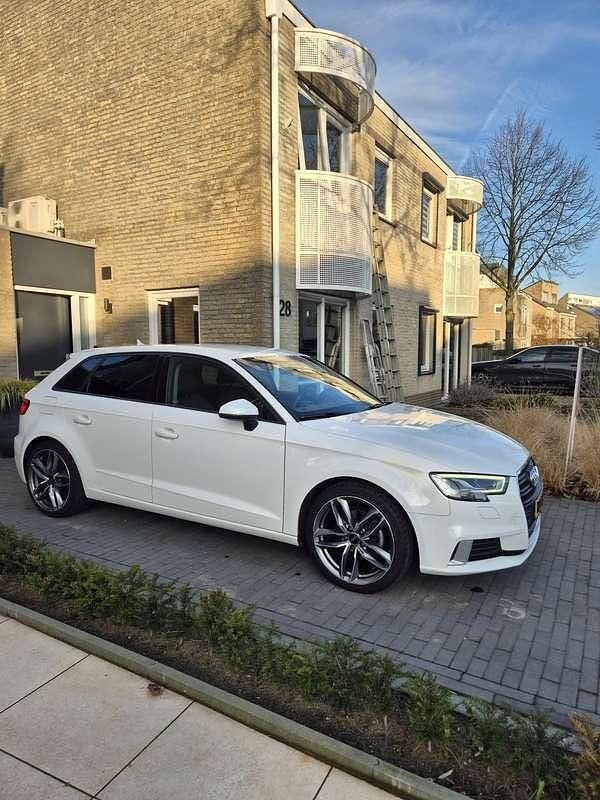 Wit Occasion 2017 Audi A3 Sedan | € 9.750 (Super prijs) - Afbeelding 1/4