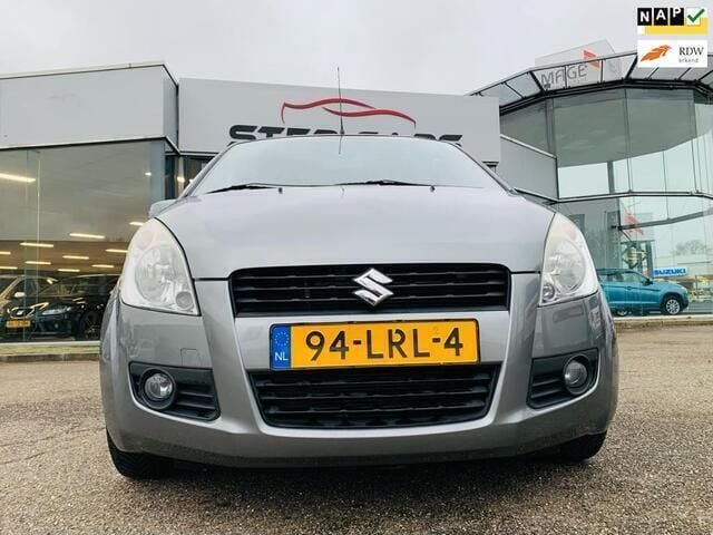 Grijs, metallic lak Gebruikt 2010 Suzuki Splash Exclusive Hatchback | € 5.750 (Eerlijke prijs) - Afbeelding 1/4