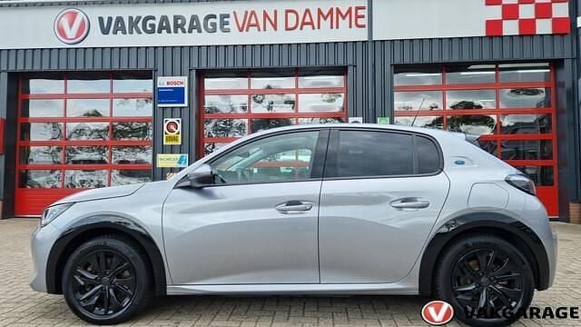 Grijs Gebruikt 2021 Peugeot e-208 Hatchback | € 13.995 (Eerlijke prijs) - Afbeelding 1/4