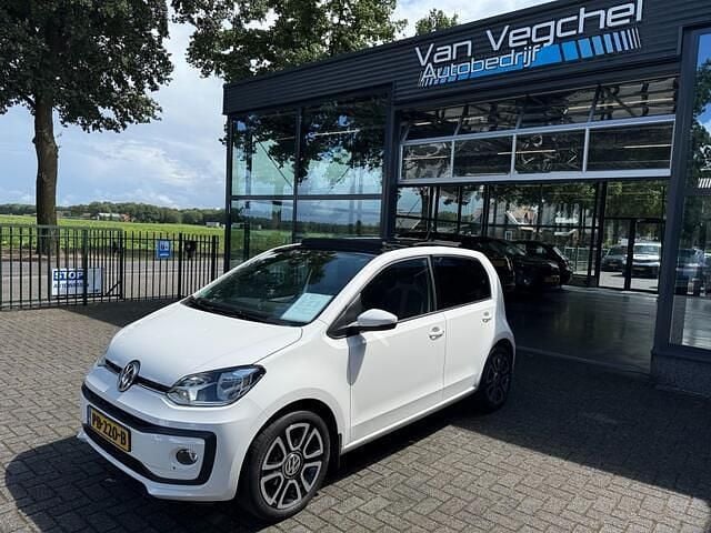 Wit Gebruikt 2017 VW up! high up! Hatchback | € 11.895 (Goede deal) - Afbeelding 1/4
