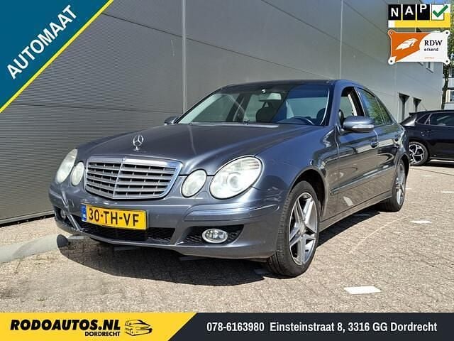 Grijs (metallic) Gebruikt 2006 Mercedes E200 Elegance Sedan | € 5.999 (Goede deal) - Afbeelding 1/4