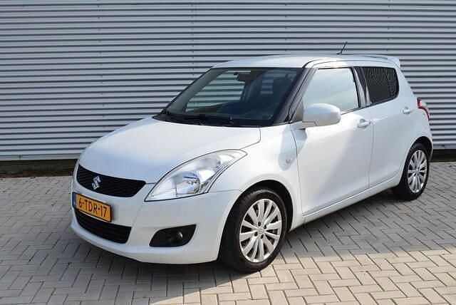 Wit Gebruikt 2014 Suzuki Swift Exclusive Hatchback | € 6.250 (Eerlijke prijs) - Afbeelding 1/4